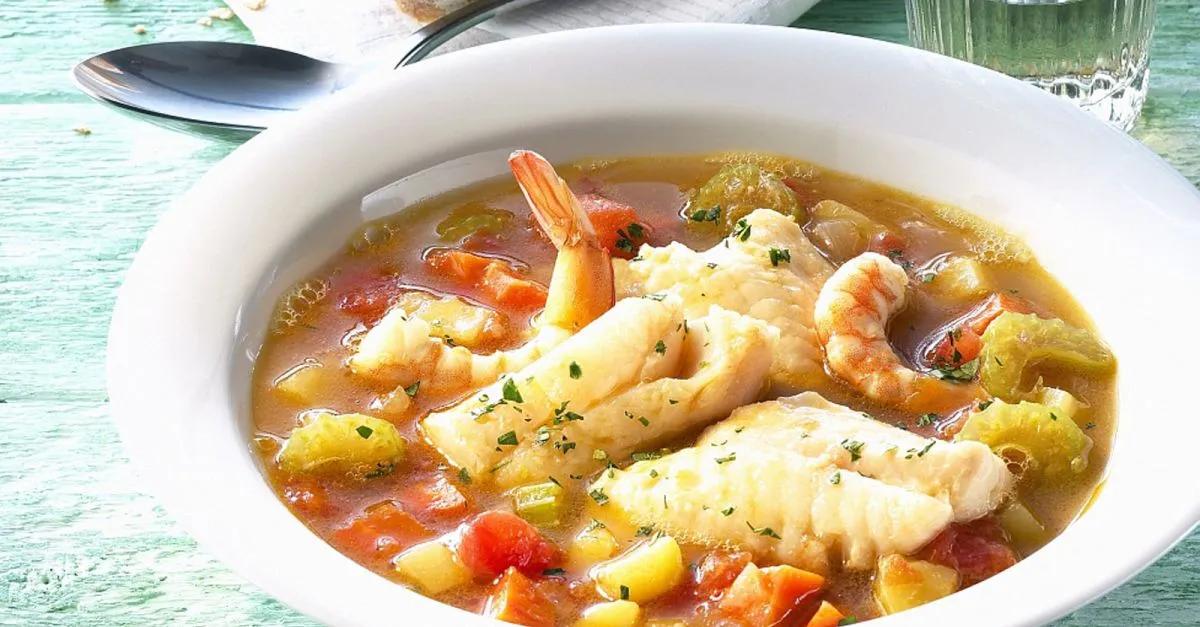 Fischsuppe mit Shrimps und Gemüse Rezept | EAT SMARTER