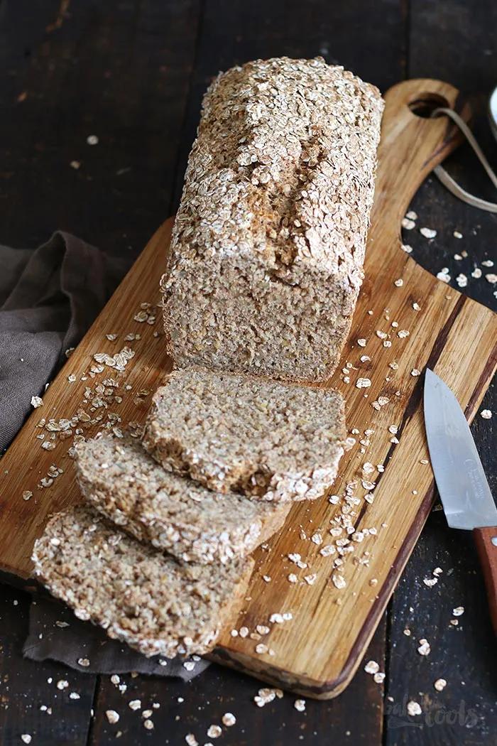 Einfaches Vollkorn Dinkel Hafer Brot | Bake to the roots