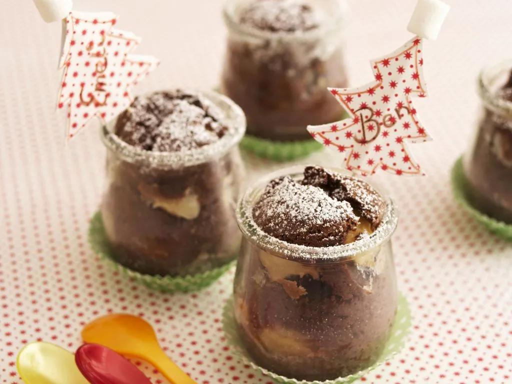 Kleine Schokoladenkuchen im Glas Rezept | EAT SMARTER