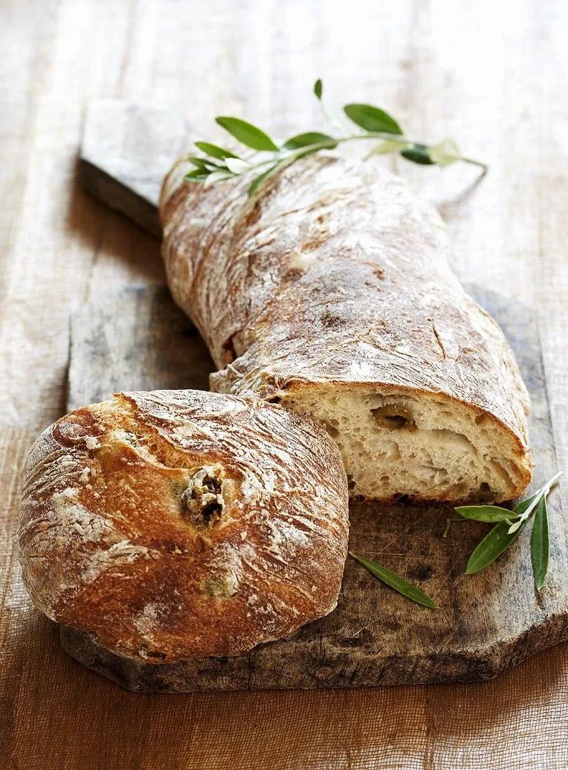 Brot mit Oliven Rezept | EAT SMARTER