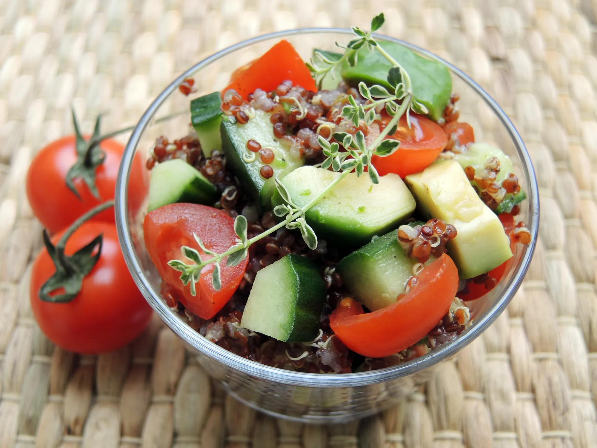 Quinoa-Avocado-Salat - Rezept | kochenOHNE