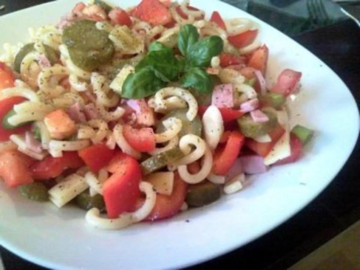 Kalter Spaghetti-Salat mit Thunfisch - Rezept - kochbar.de
