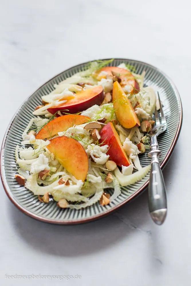 Sommerlicher Fenchel-Pfirsich-Salat mit Büffelmozzarella | Feed me up ...