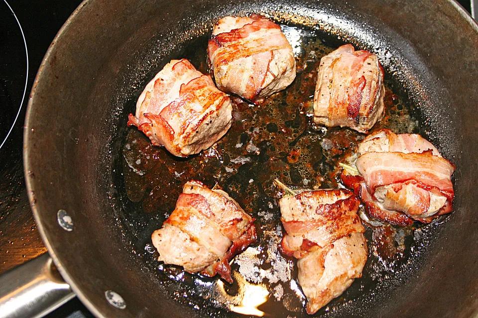 Schweinefiletmedaillons mit Salbeibutter von Koelkast | Chefkoch.de
