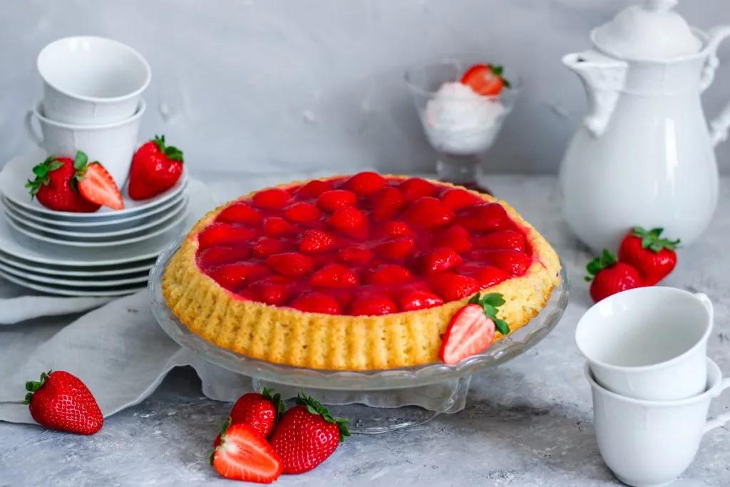 [Rezept] Erdbeer-Biskuit-Kuchen (vegan) – CUTIEKULLA