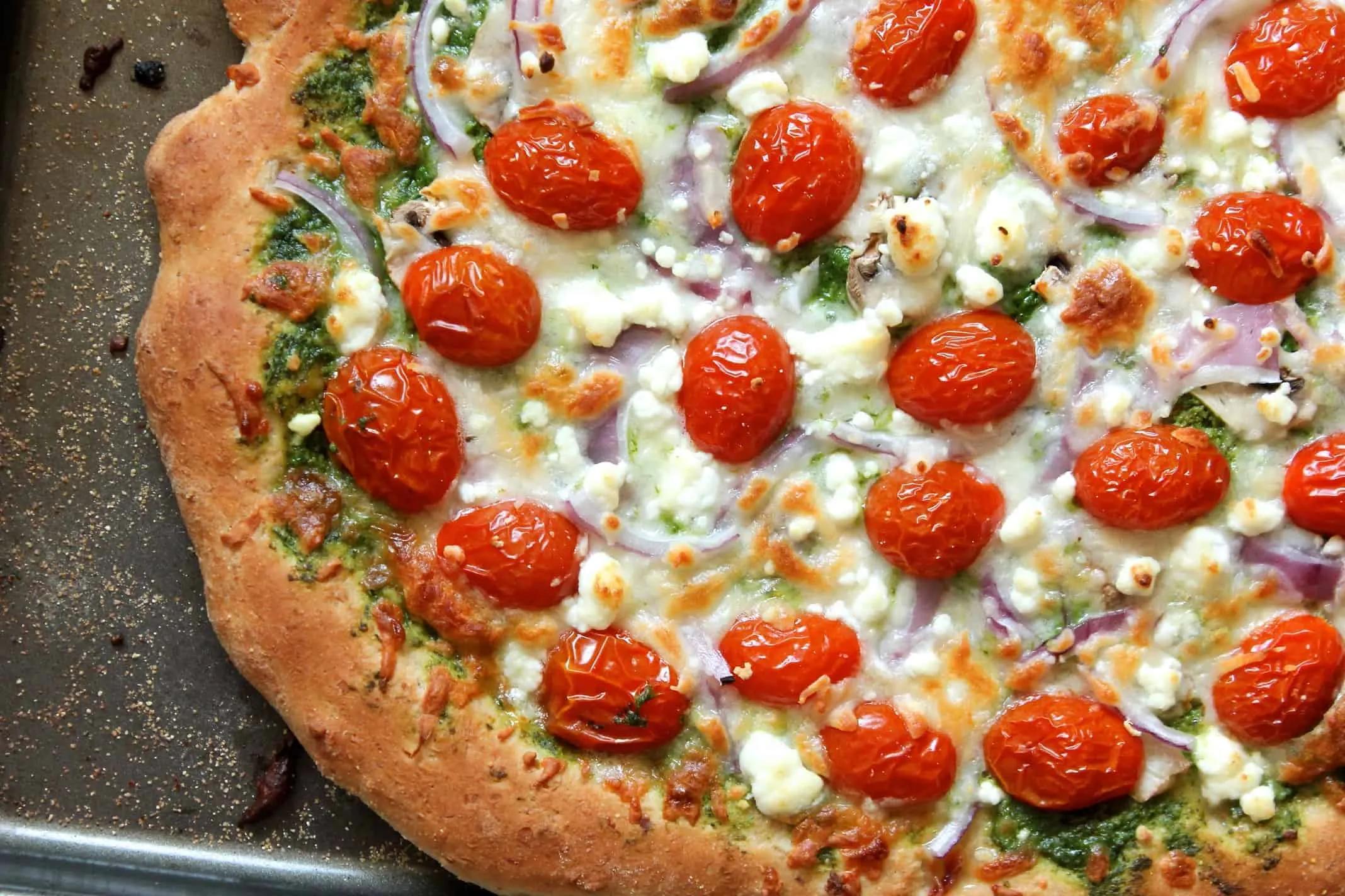 Vegetarische Pizza mit grünem Pesto - Die Rezepte