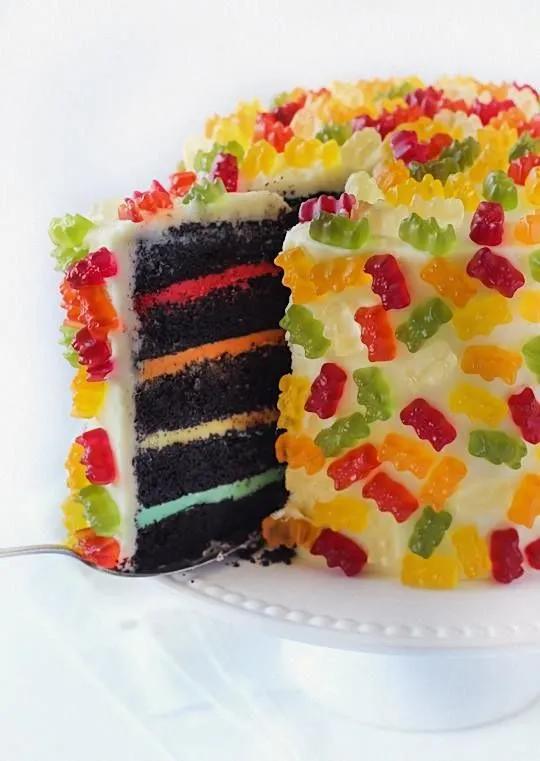 Gummy bear cake | Kuchen und torten, Gummibärchen kuchen, Kuchen und ...