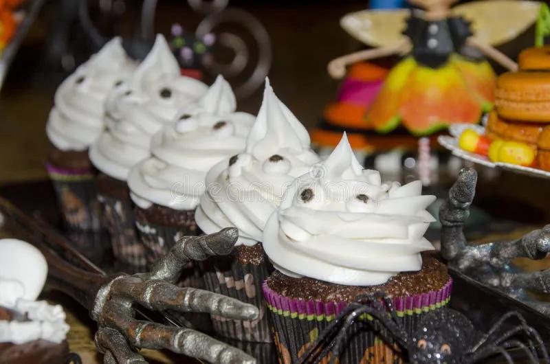 Chocolate Halloween Cupcakes Stock Image - Image of decorated, sweets ...