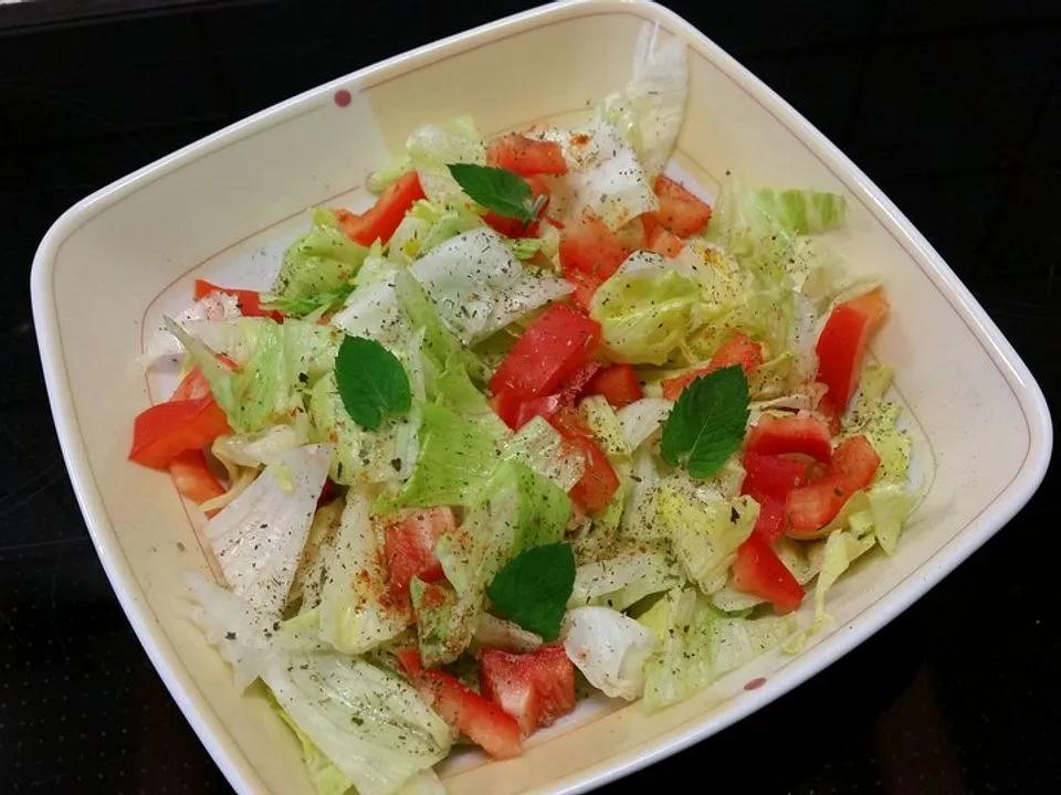 Eisbergsalat mit leckerem Salatdressing von superbanane08 | Chefkoch