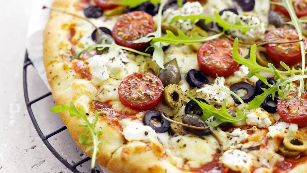 Pizza mit Ricotta, Tomaten und Rucola: Rezept | Recette | Tomates ...
