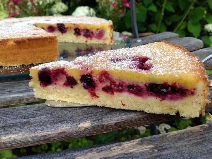 Schwarze Johannisbeerkuchen mit Mandeln | Johannisbeerkuchen ...