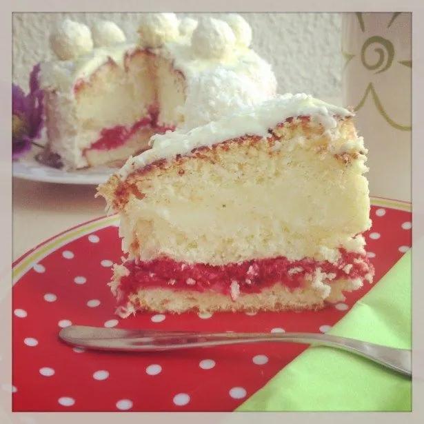 Raffaello Torte mit Himbeeren und weisser Schokolade | Dila vs. Kitchen ...