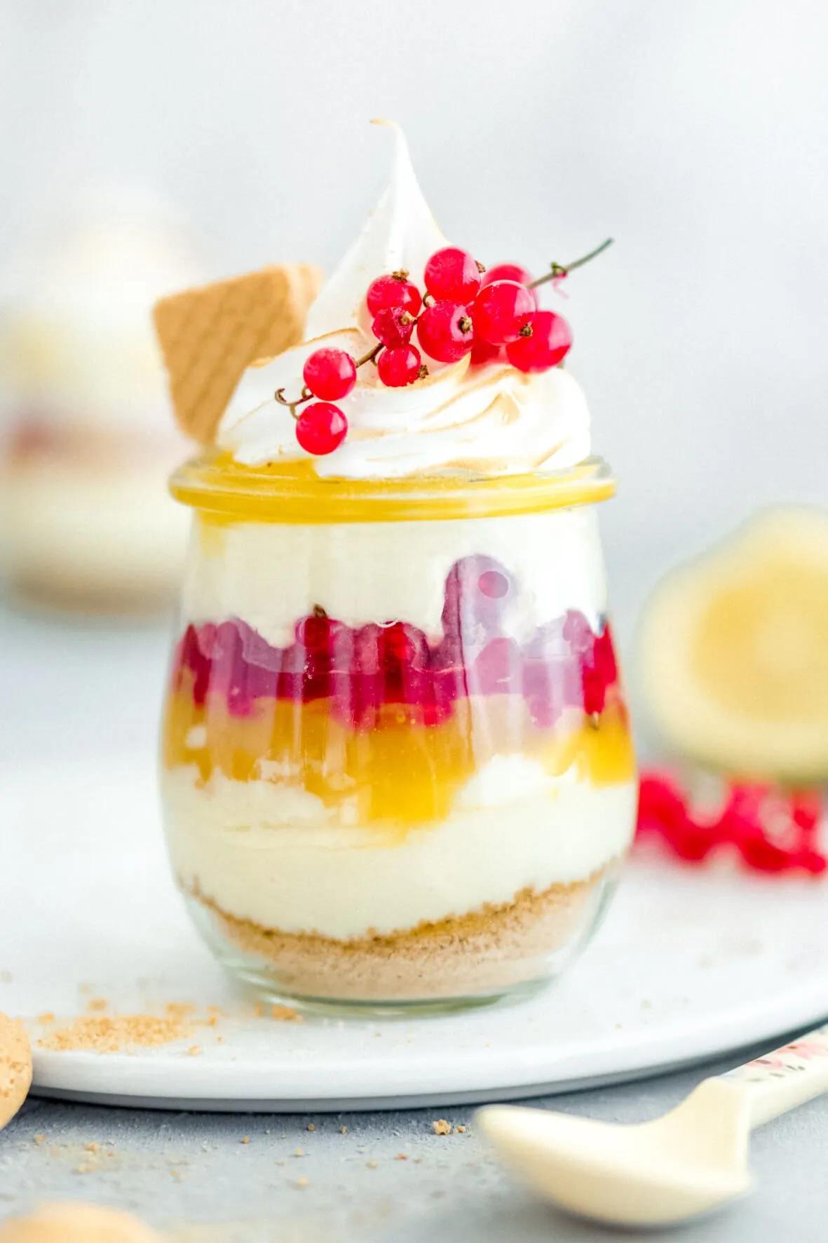 Dessert aus dem Glas mit Lemon Curd und Baiser #dessert #zitronen # ...