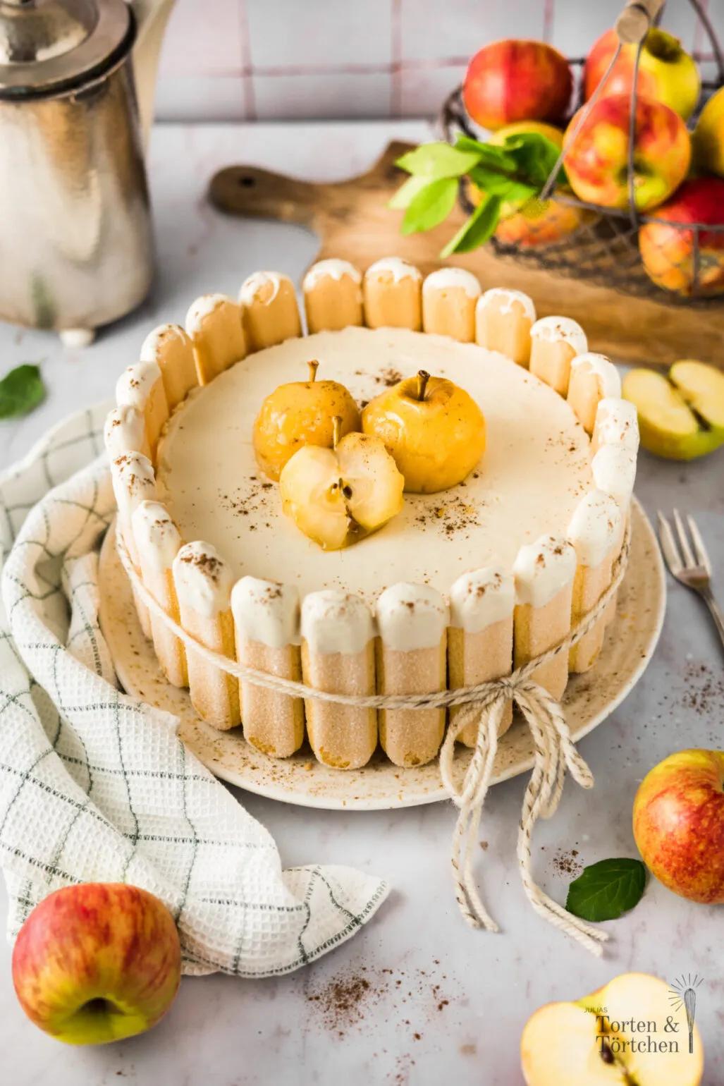 Apfel Torte mit Vanillemousse-2 ⋆ Julias Torten und Törtchen
