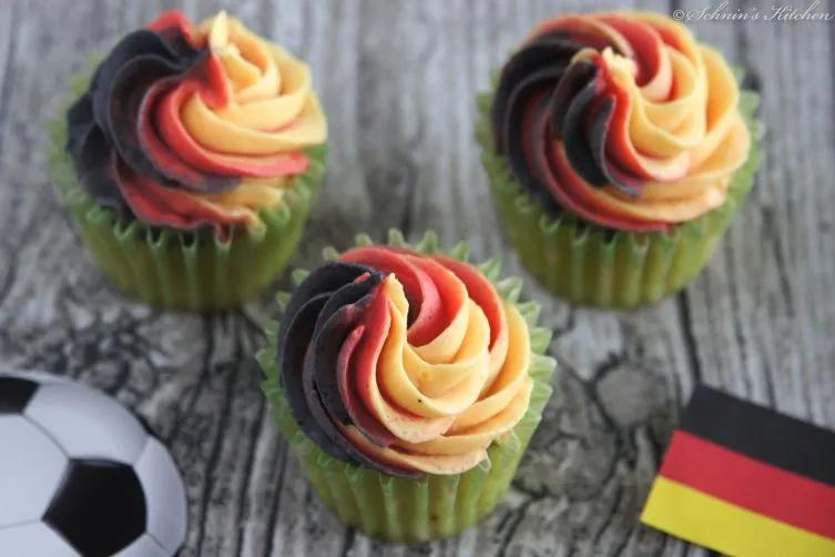 Deutschland-Cupcakes für die WM | Kuchen ohne backen, Lebensmittel ...