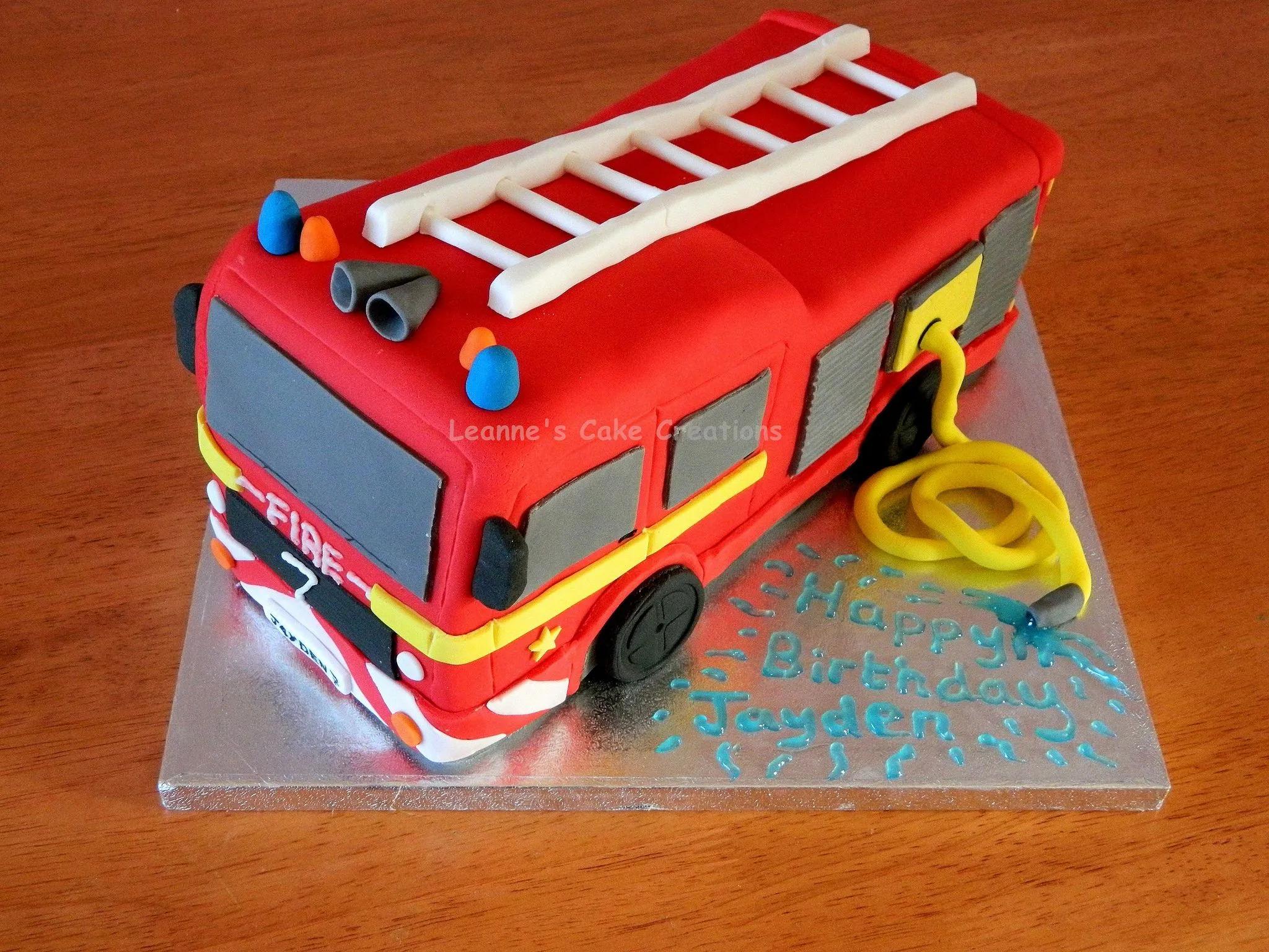 Fire Engine Cake in 2020 | Feuerwehrauto kuchen, Feuerwehrmann sam ...