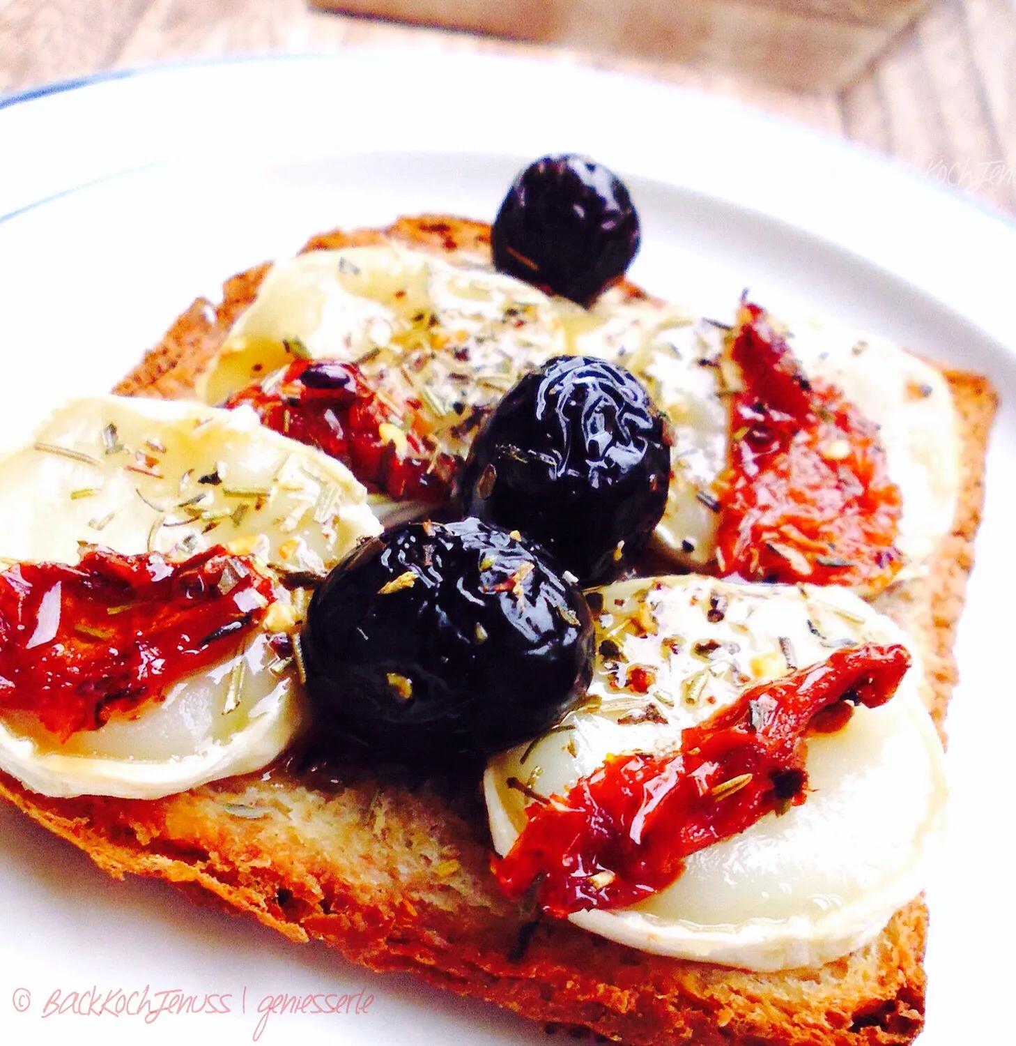 Caprese &amp; Ziegenkäse Toasts | platt, schnell &amp; lecker! | geniesserle