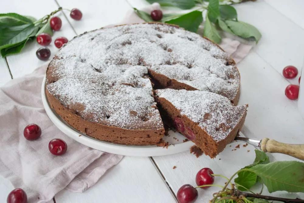 Love to Eat - Kirschkuchen mit Schokolade, Nüssen und Kokosblütenzucker ...