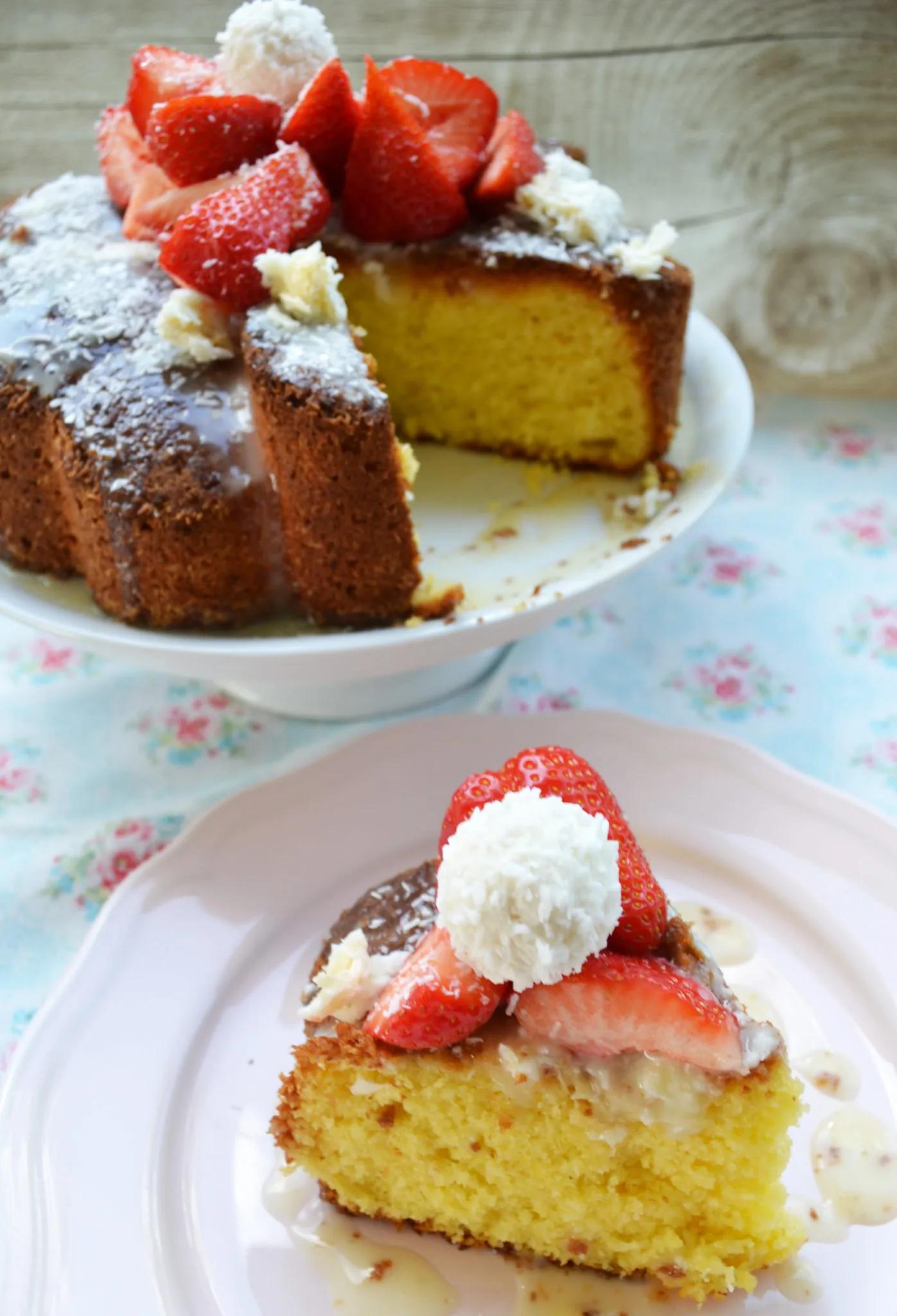 Ein großes Stück bitte! Raffaello-Kuchen mit Erdbeeren ...