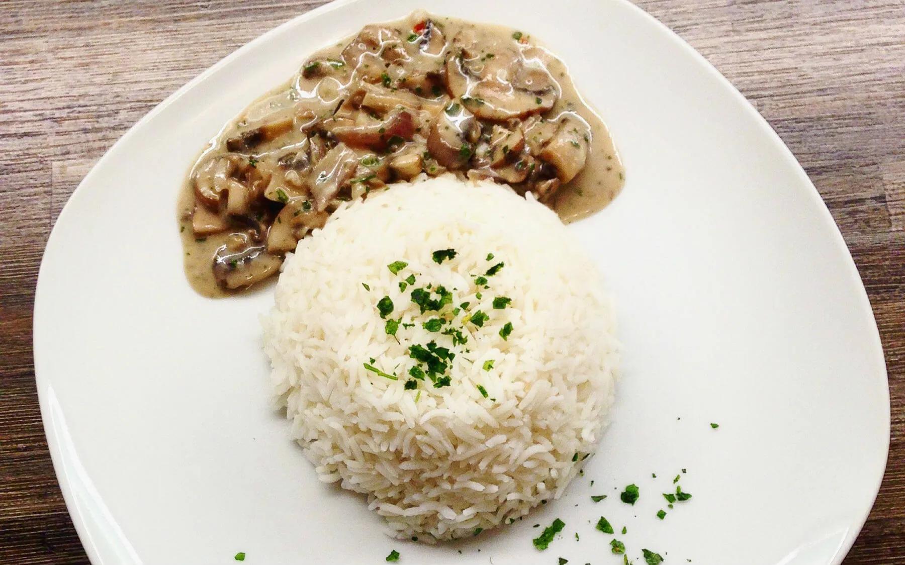Vegane Champignonsauce mit Reis