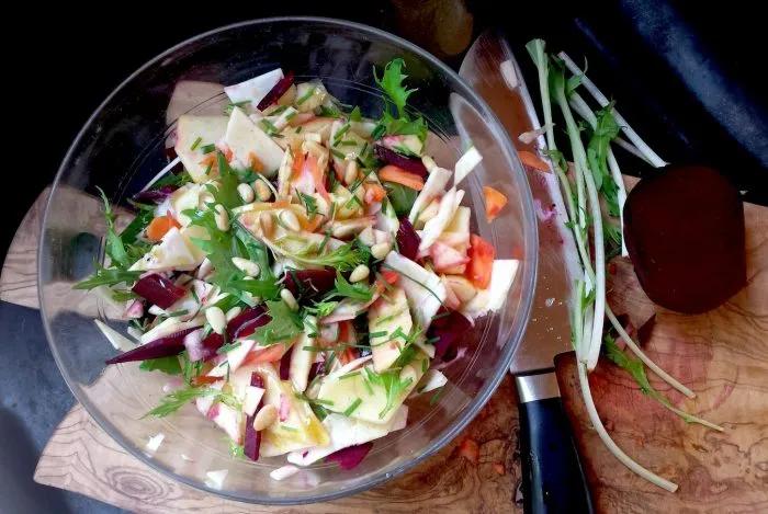 Bunte Bete Salat mit Apfel und Gorgonzola | alles aus dem garten