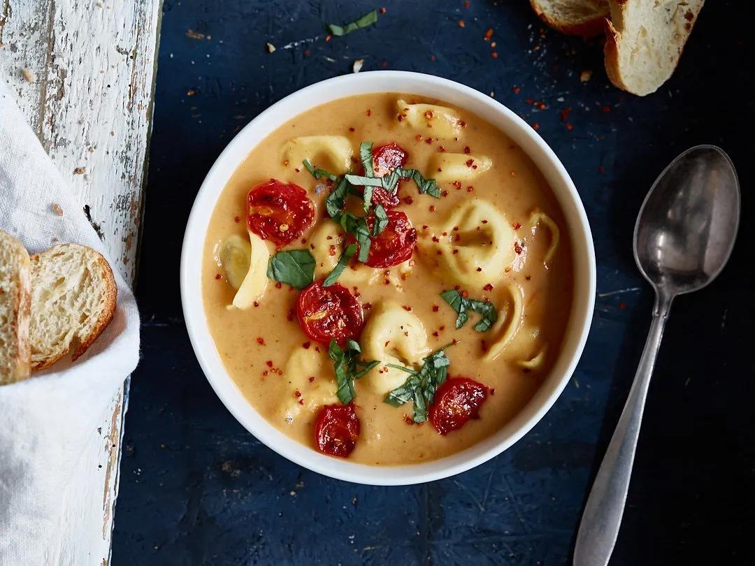 Tomaten-Tortellini-Suppe | Rezept | Tortellini suppe, Lebensmittel ...