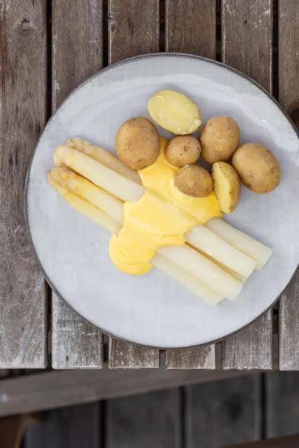 Spargel mit Sauce Hollandaise - foodundco.de