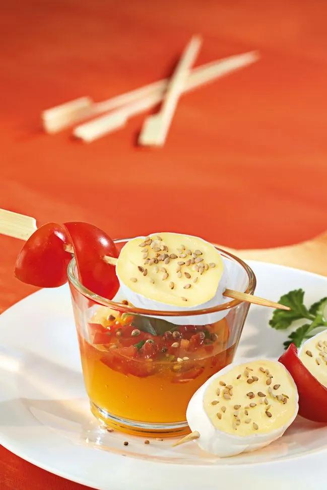 Sesam-Käse-Spieße mit Aprikosen-Dip | Rezept | Rezepte, Lebensmittel ...