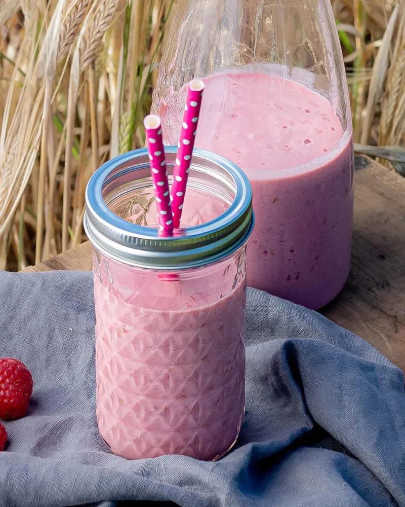 Erfrischender Himbeer-Joghurt-Shake – Kaleidoscopic Kitchen