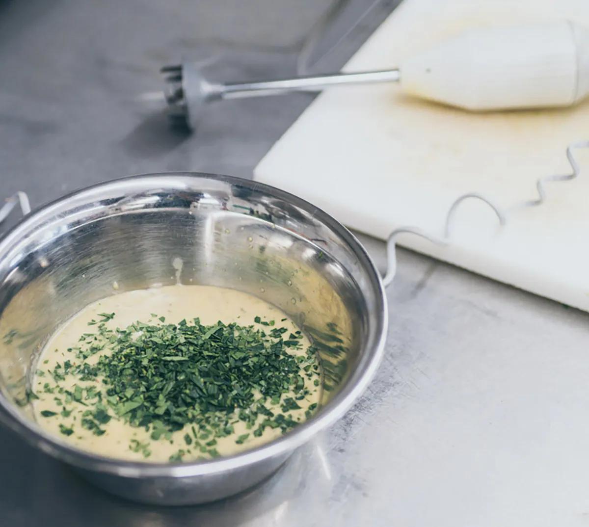 Das perfekte Salatdressing mit frischen Kräutern – Dolls Küche