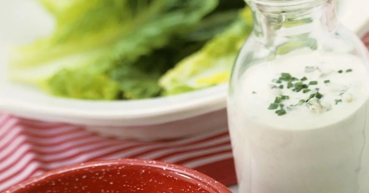 Blattsalat mit zweierlei Dressing Rezept | EAT SMARTER