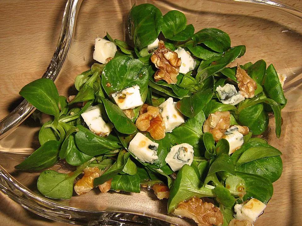 Grüner Salat mit Blauschimmelkäse und Nüssen von Sunnybeach | Chefkoch ...