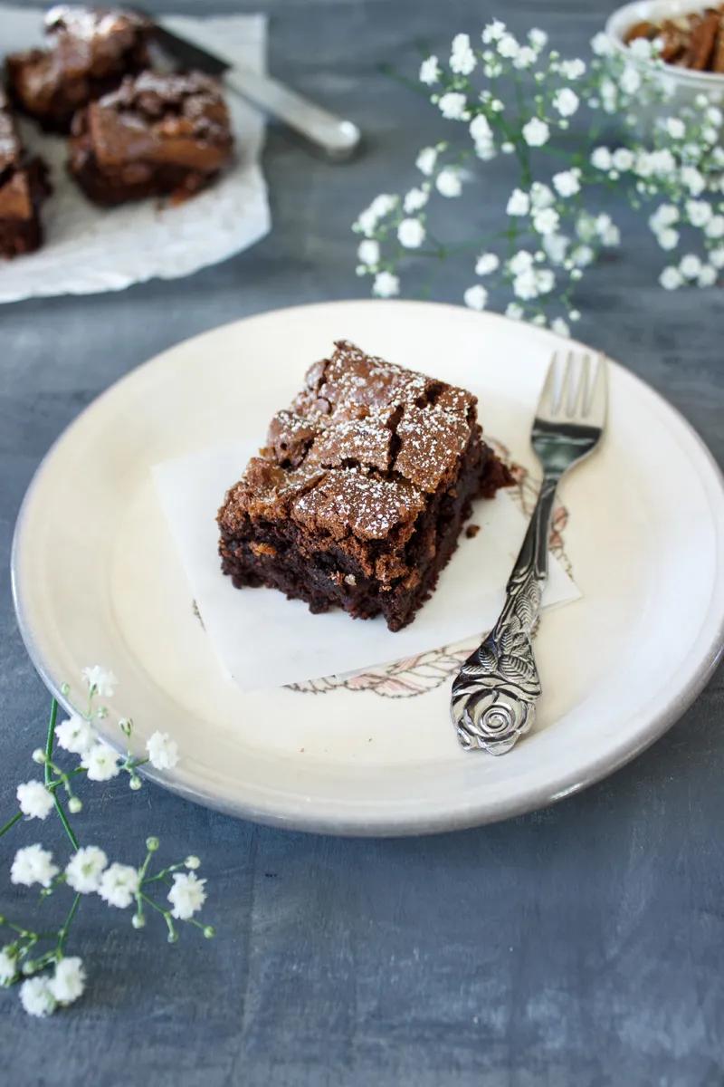 Zum Blog-Geburtstag ein Lieblingsrezept für Brownies mit Salzkaramell ...
