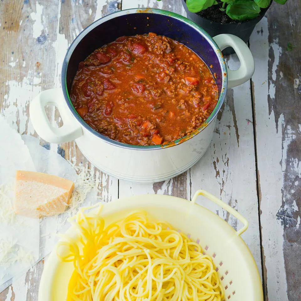 Bolognese alla mamma Rezept | Küchengötter