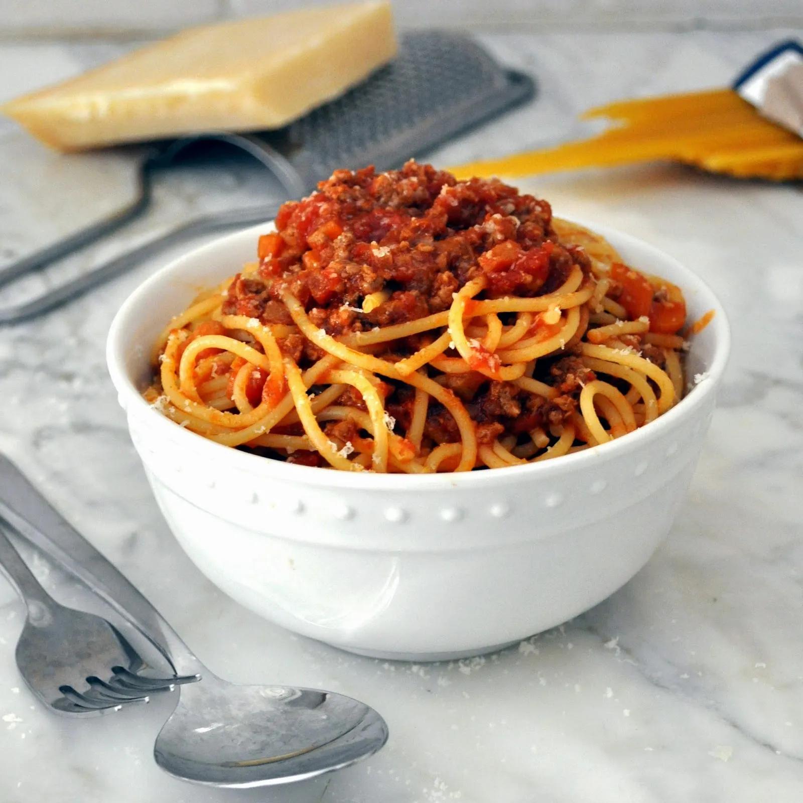 Cooking with Manuela: Traditional Italian Bolognese Sauce - Ragu&amp;#39; alla ...