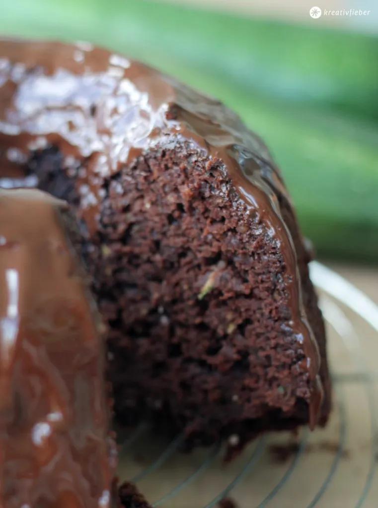 Zucchini Schoko Kuchen mit Nuss - Guglhupf oder Blechkuchen