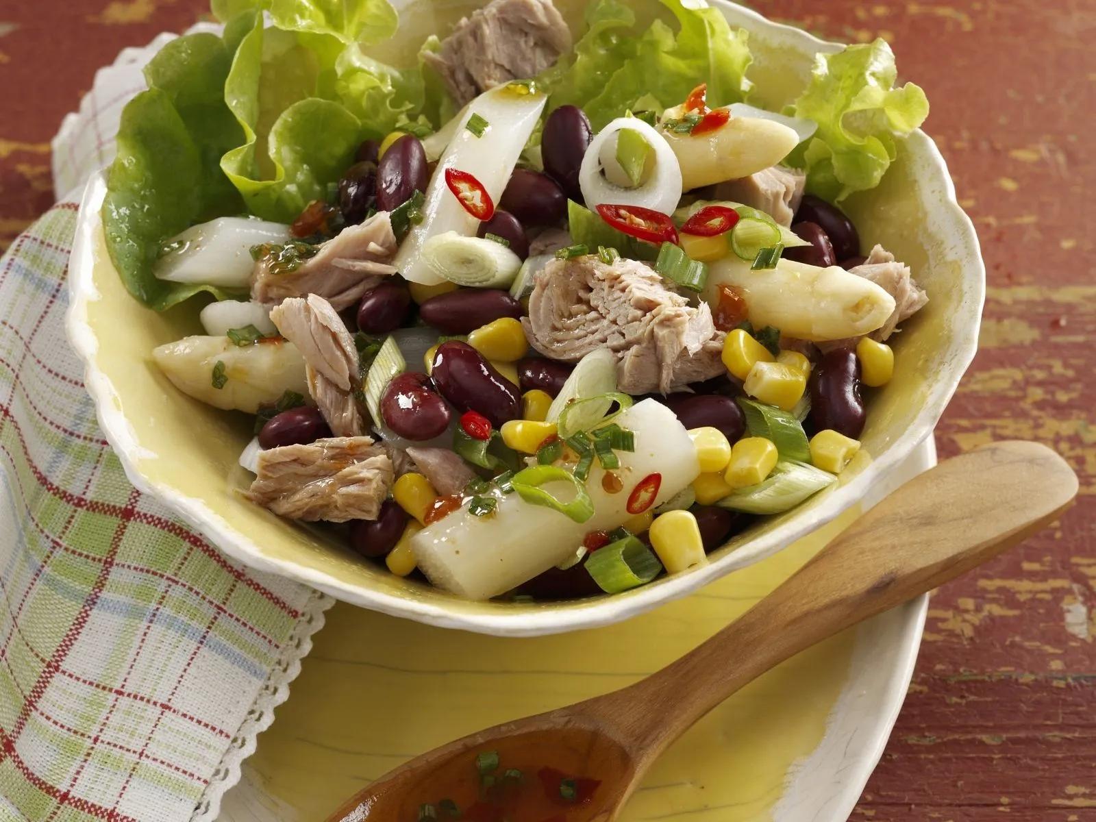 Spargel-Thunfisch-Salat mit Mais und Bohnen Rezept | EAT SMARTER