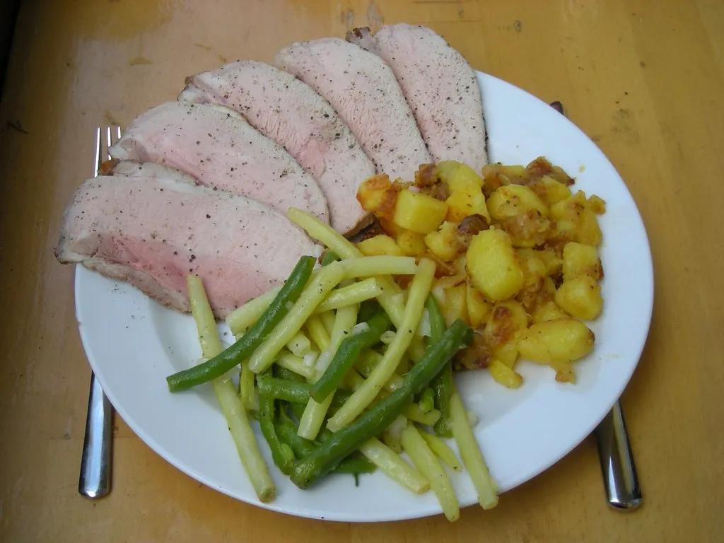Kalter Braten zu Bohnensalat und Bratkartoffeln | Gourmandise | Flickr