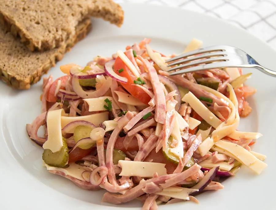 Schweizer Wurstsalat | Mamas Rezepte - mit Bild und Kalorienangaben