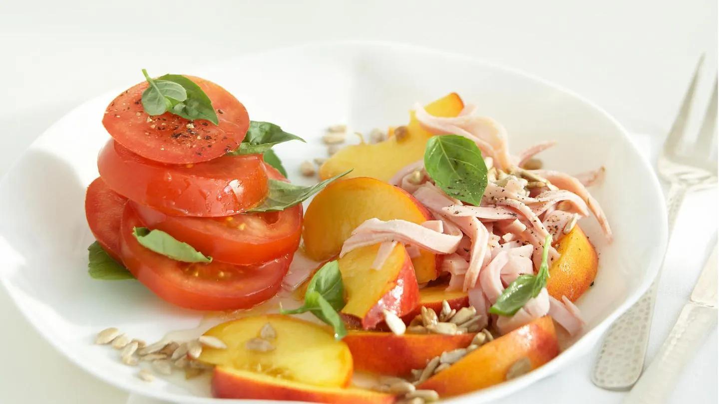 Tomaten-Pfirsich-Salat | BRIGITTE.de