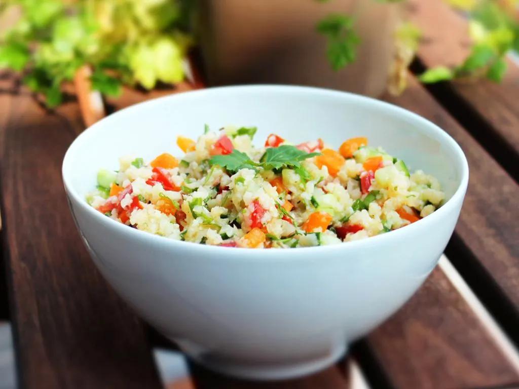 Taboulé (Bulgur Salat) aus Blumenkohl | Healthy Taste | Bulgursalat ...