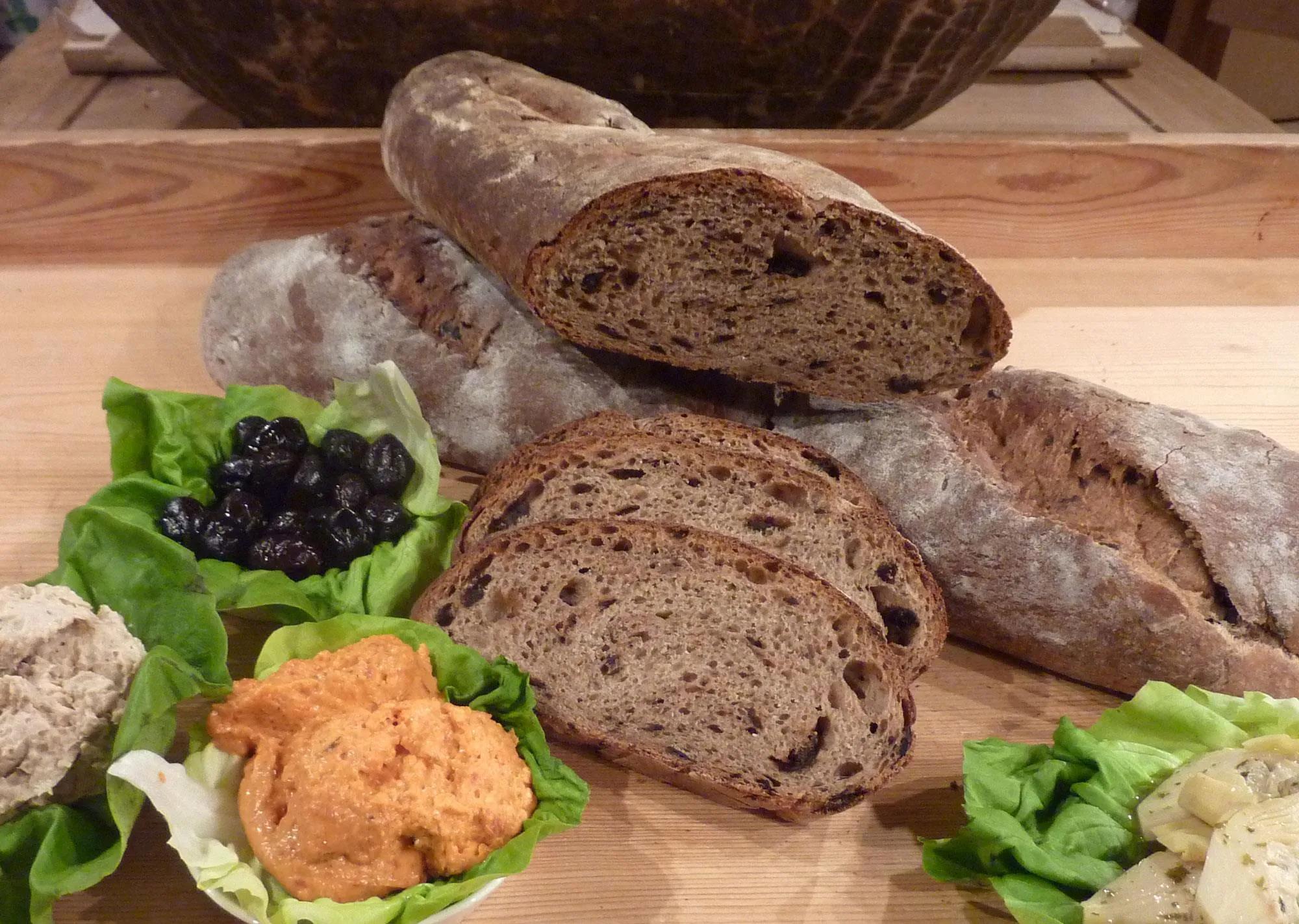 Oliven-Parmesan-Brot - Backhausladen