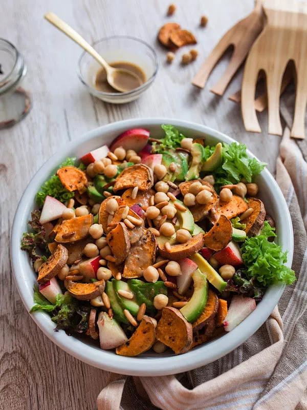 Nektarinen-Süßkartoffelsalat mit Ahornsirup-Senf-Dressing | Purple Avocado