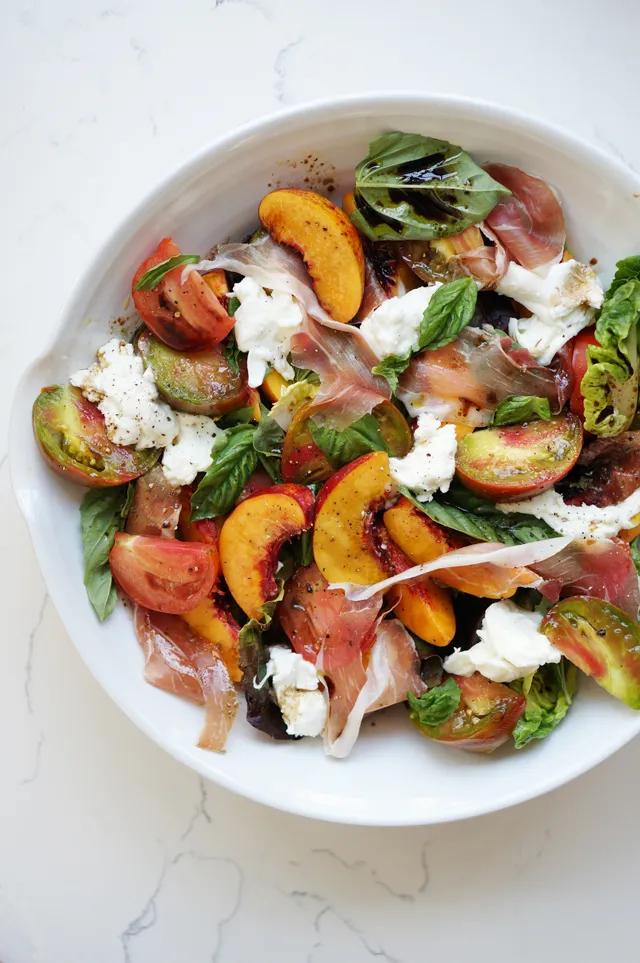 Summer Nectarine Salad – HonestlyYUM