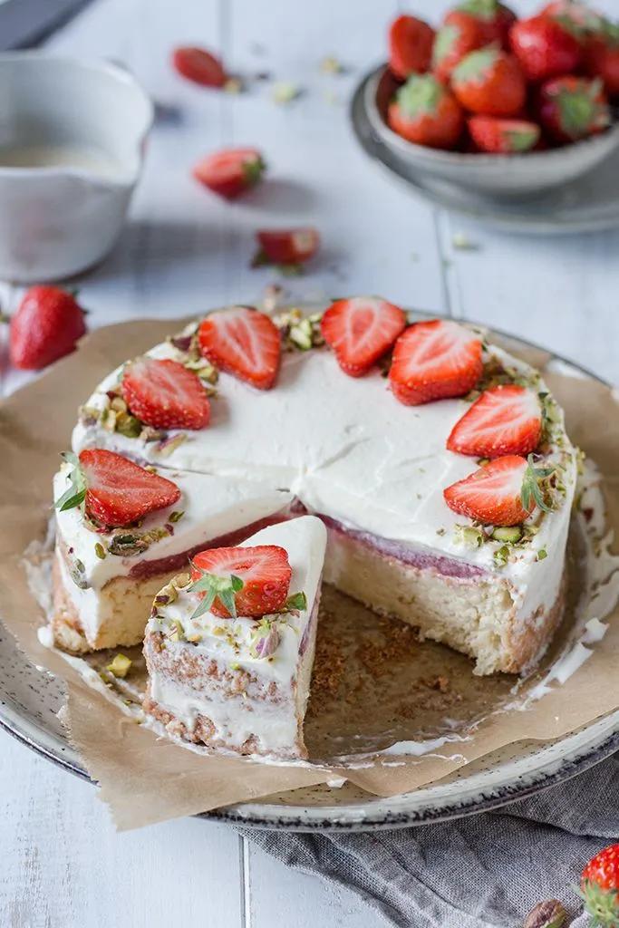 Pastel de Tres Leches – Südamerikanischer Milchkuchen mit Erdbeeren ...