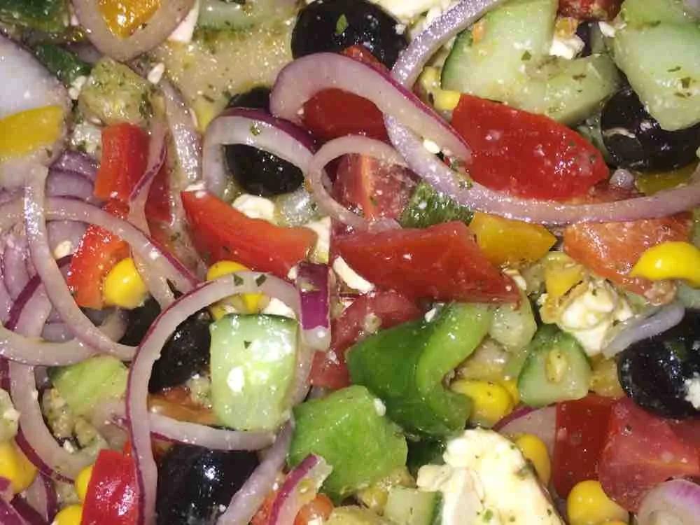 Migros, Griechischer Salat, mit Feta und grünen Oliven Kalorien - Salat ...
