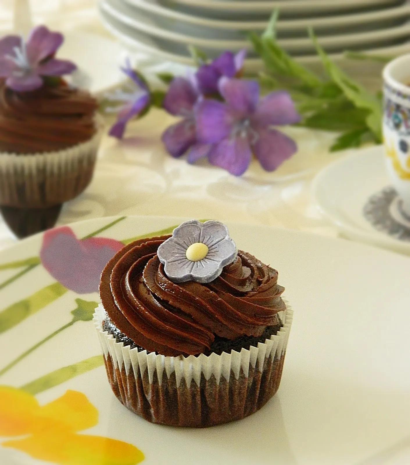 Dr Ola&amp;#39;s kitchen: Chocolate Cupcakes with Chocolate ganache frosting ...