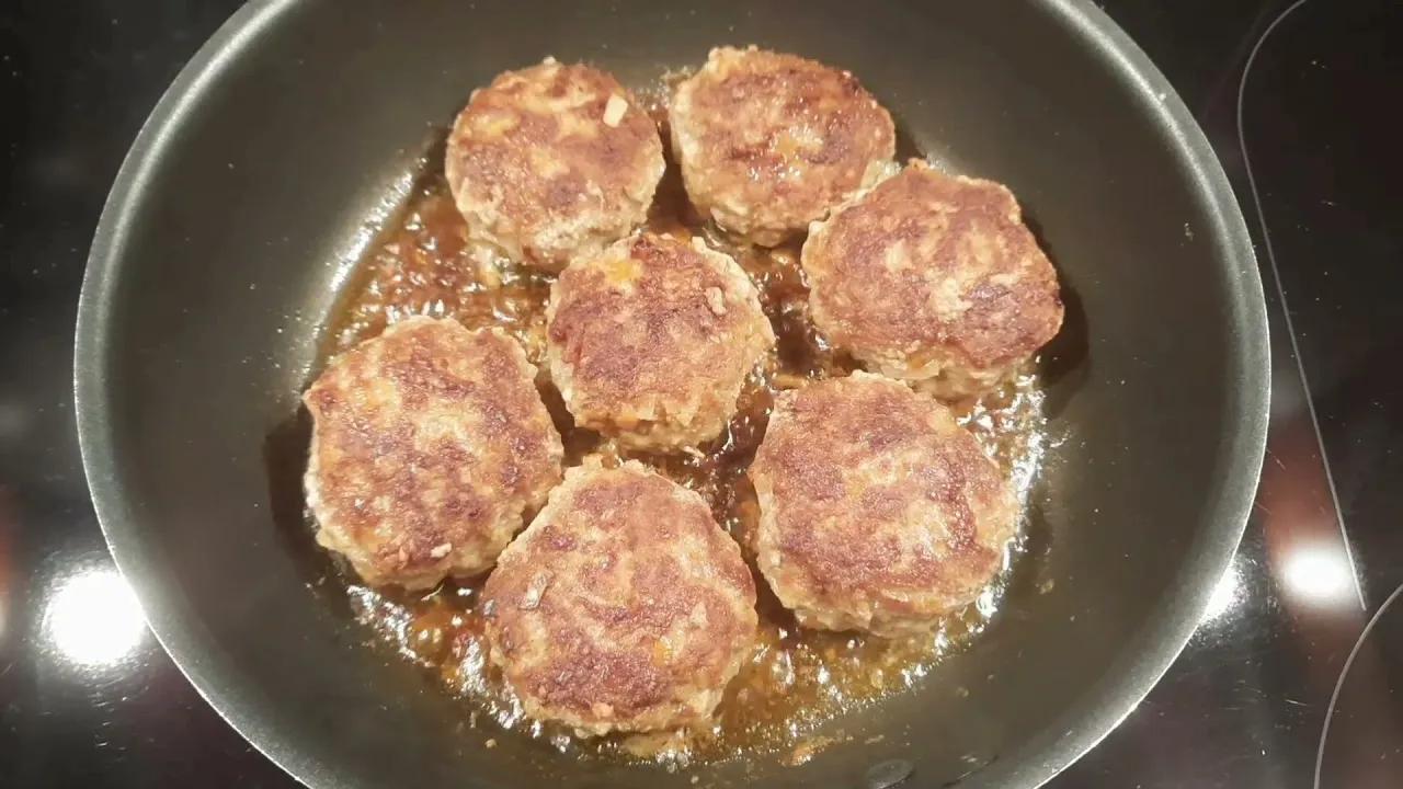 Frikadellen mit Champignons/Burger Steak with Mushrooms - YouTube