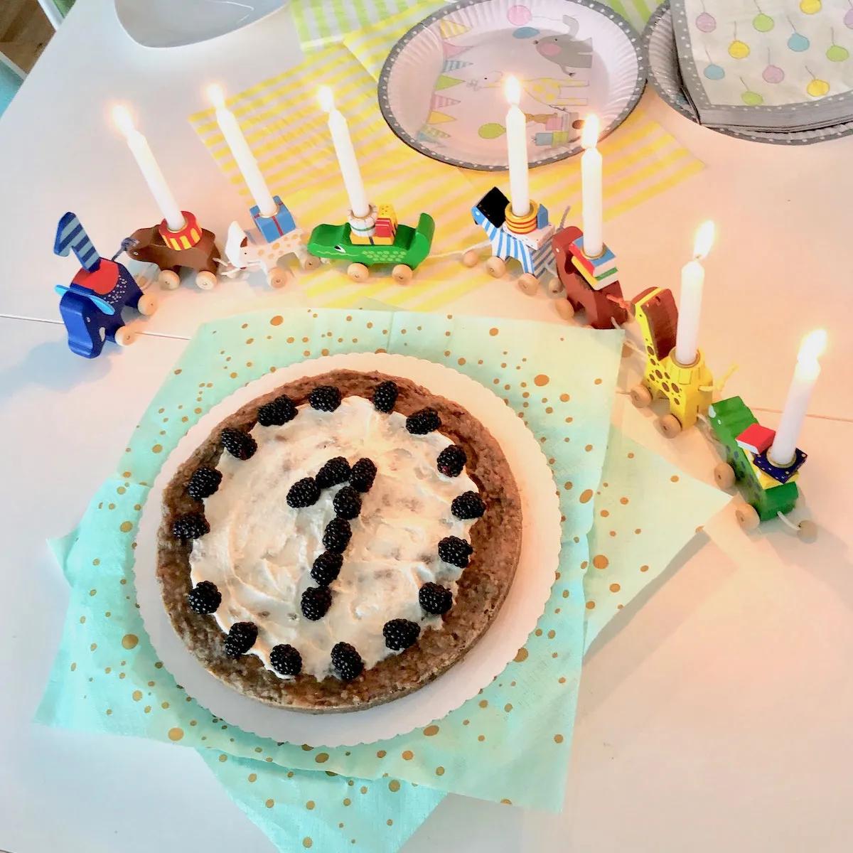 Erster Geburtstagskuchen ohne Zucker - Blog für perfekt unperfekte Mamas