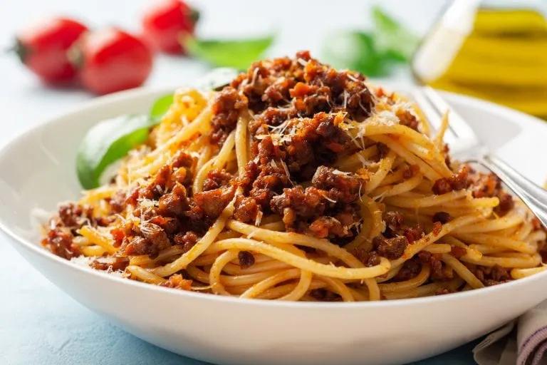 Gli spaghetti alla bolognese, la ricetta che non c’è. Origini e storia ...